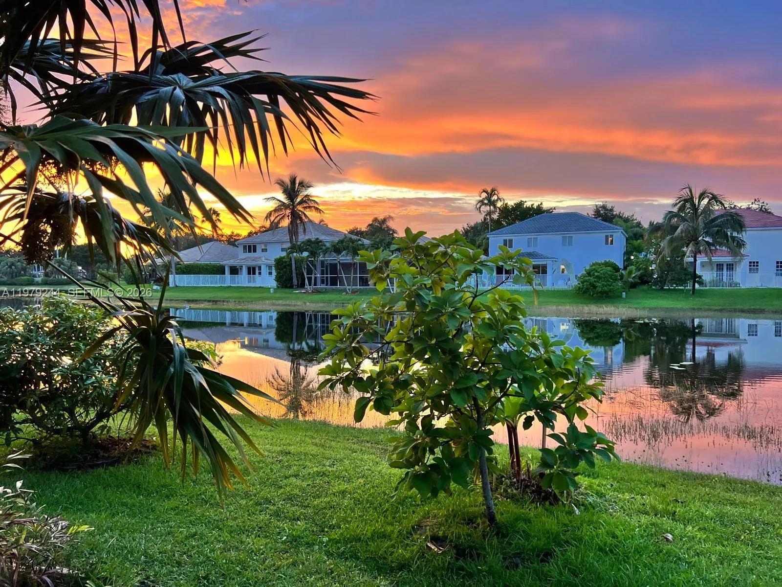 Foto de propiedad en 803 Vista Meadows Drive, Weston, FL 33327 Weston con MLS# 