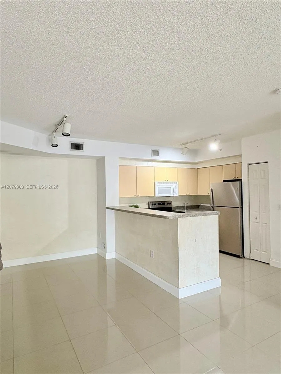 En Renta 8030 N Nob Hill Road 105, Tamarac, FL 33321, Tamarac, FL 33321