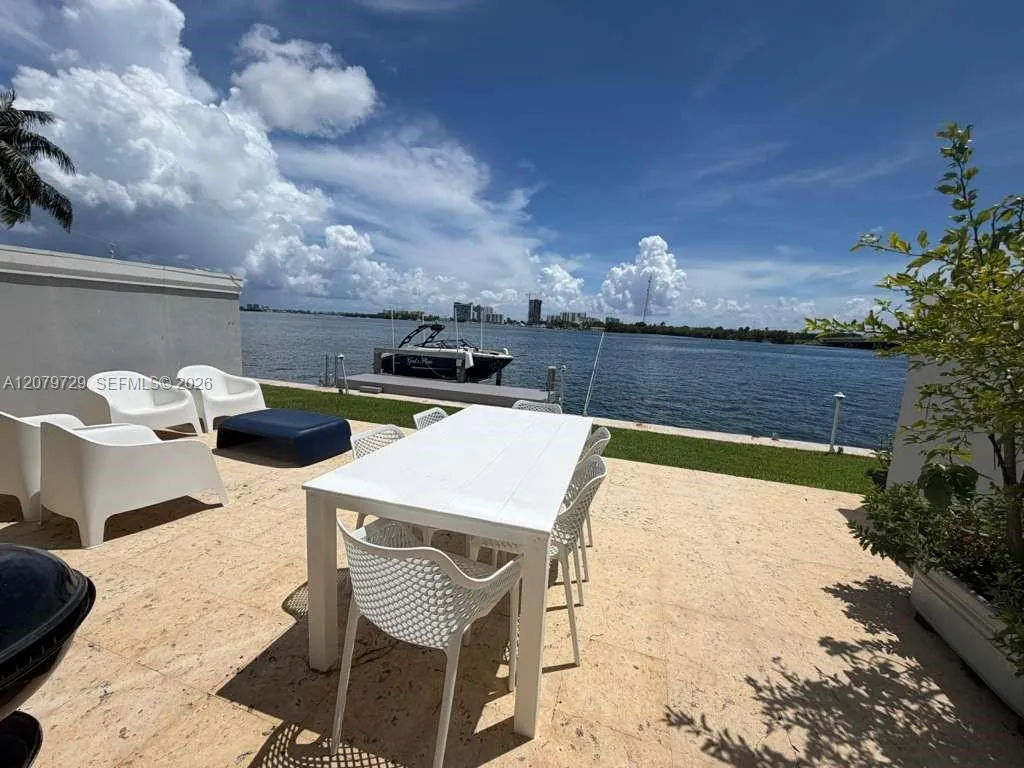 En Renta 8031 NE Bayshore Court 8031, Miami, FL 33138, Miami, FL 33138