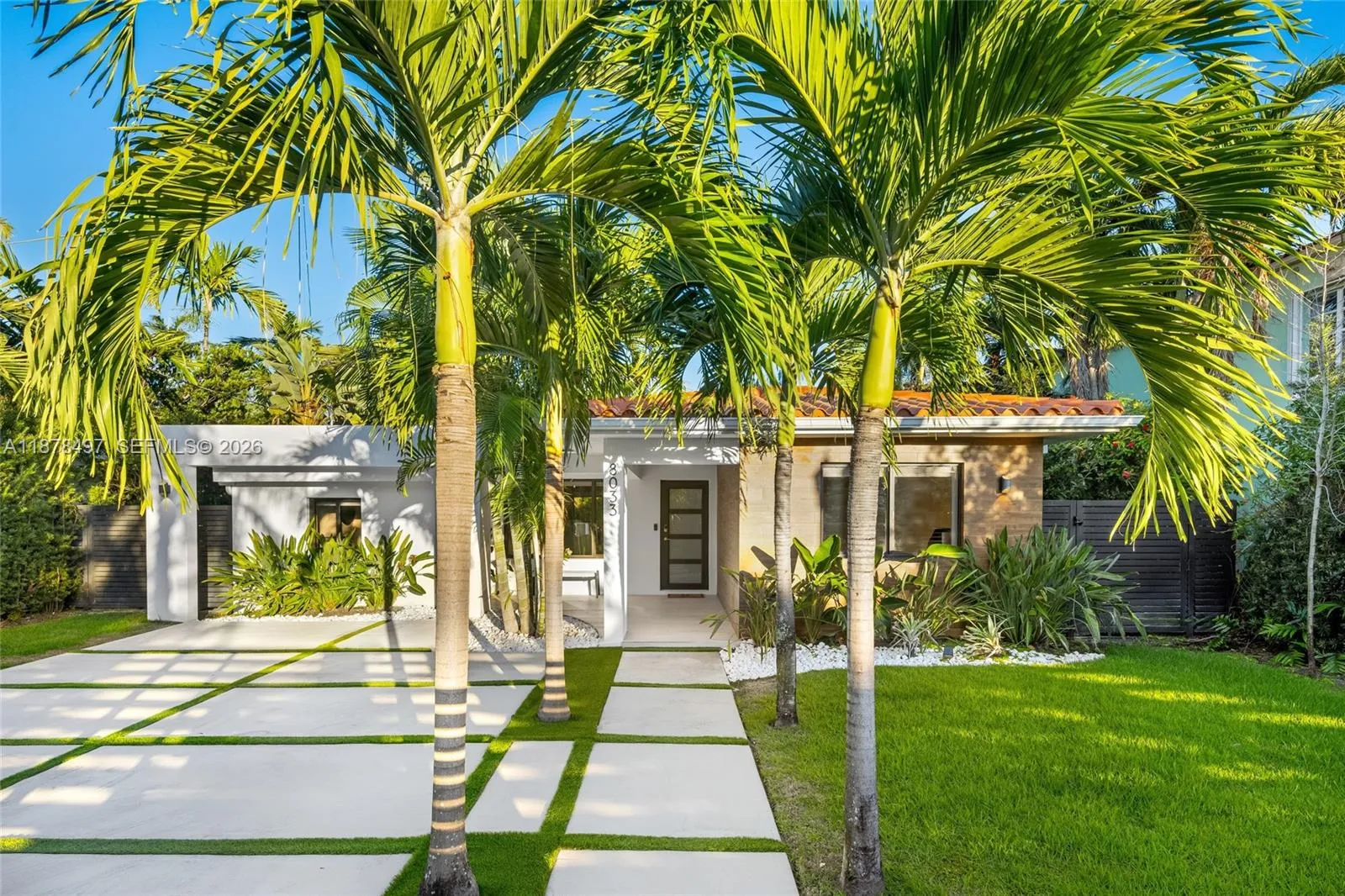 Foto de propiedad en 8033 Noremac Avenue, Miami Beach, FL 33141 Miami Beach con MLS# 