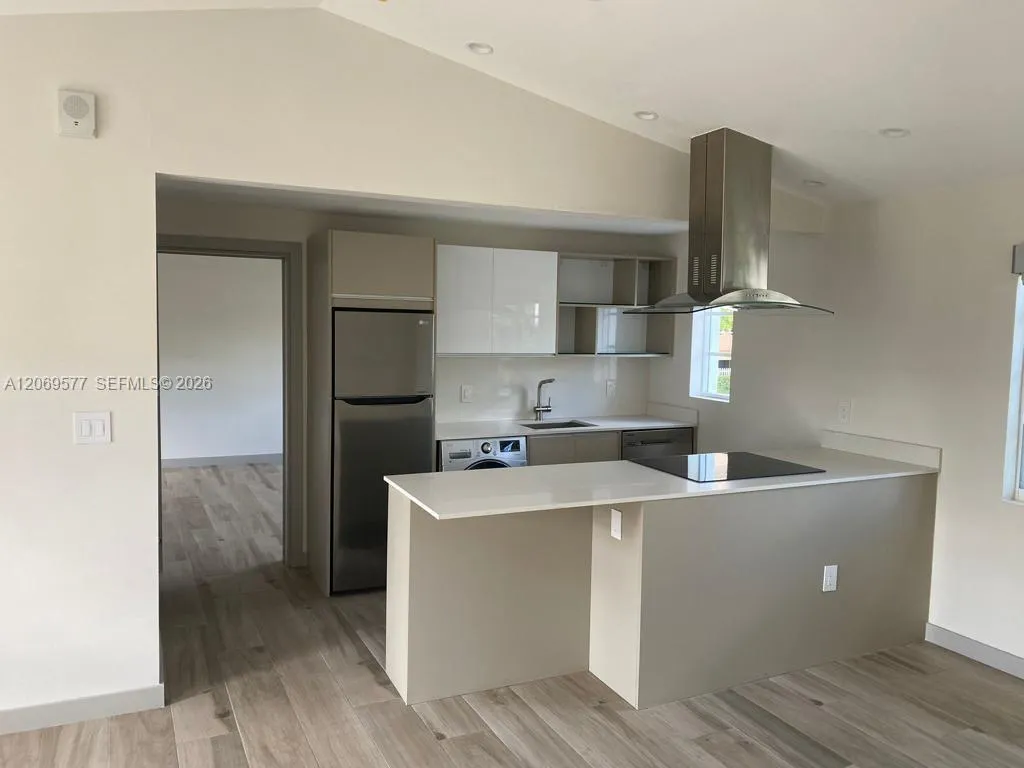 Foto de propiedad en 8035 Abbott Avenue 107, Miami Beach, FL 33141 Miami Beach con MLS# 
