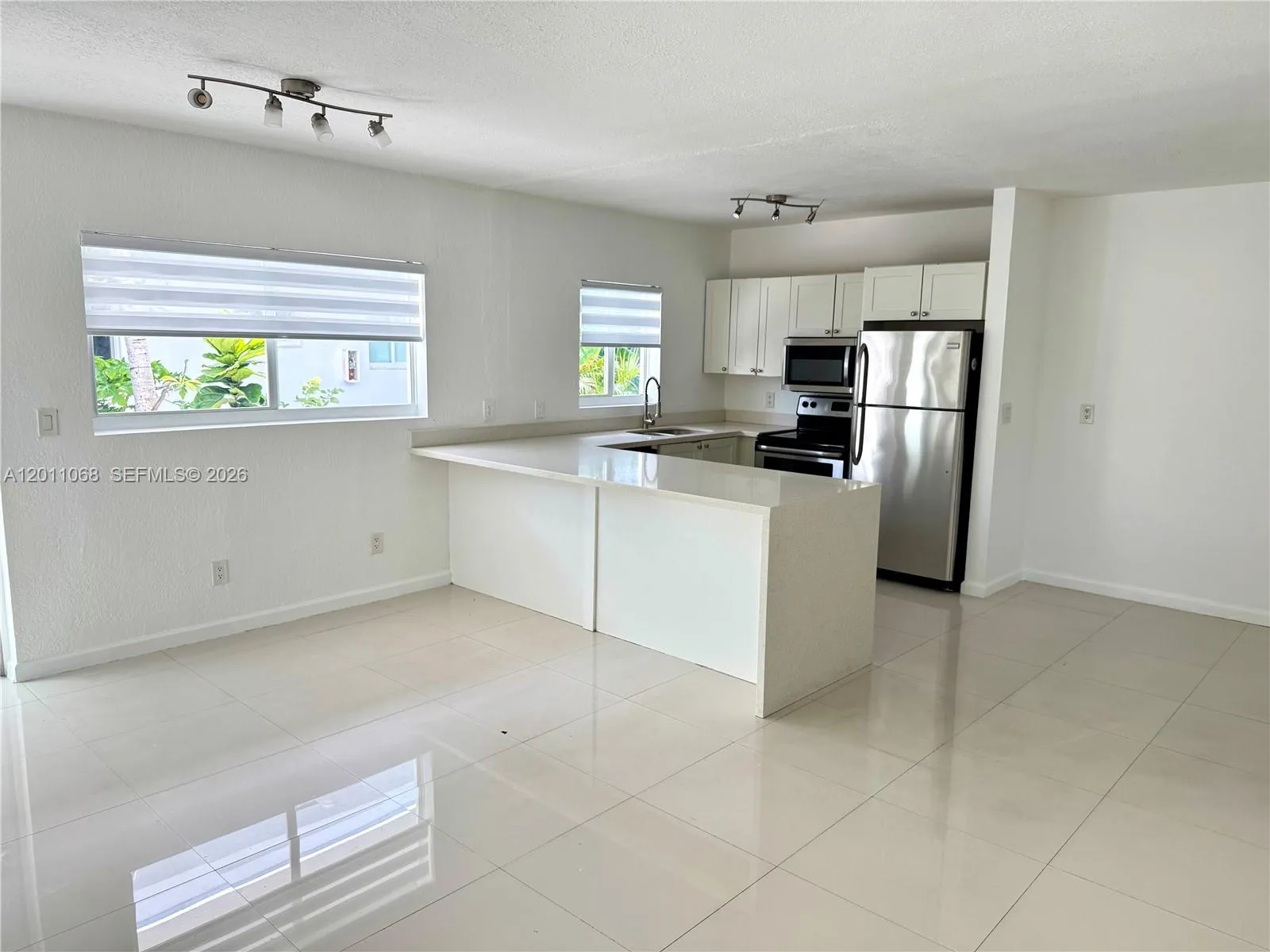 Foto de propiedad en 8035 Crespi Boulevard 9, Miami Beach, FL 33141 Miami Beach con MLS# 