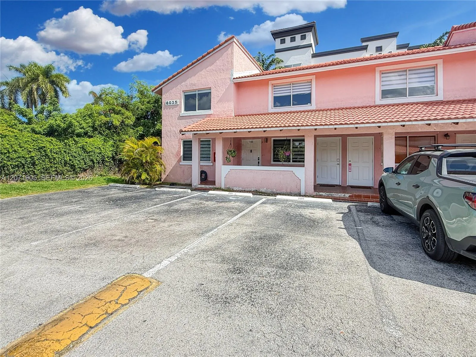 Foto de propiedad en 8035 Lake Drive 205, Doral, FL 33166 Doral con MLS# 