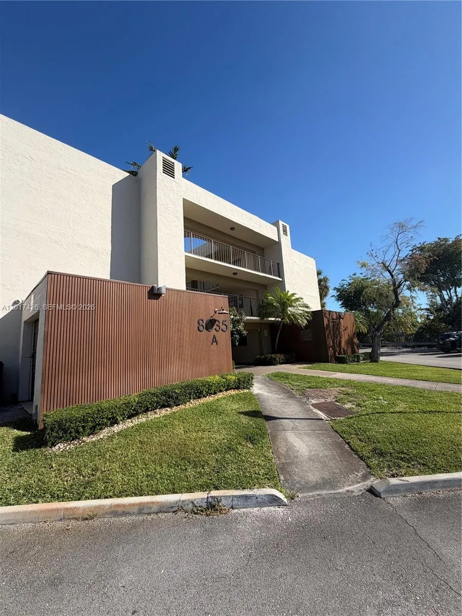 Vendido 8035 SW 107th Avenue 203, Miami, FL 33173, Miami, FL 33173