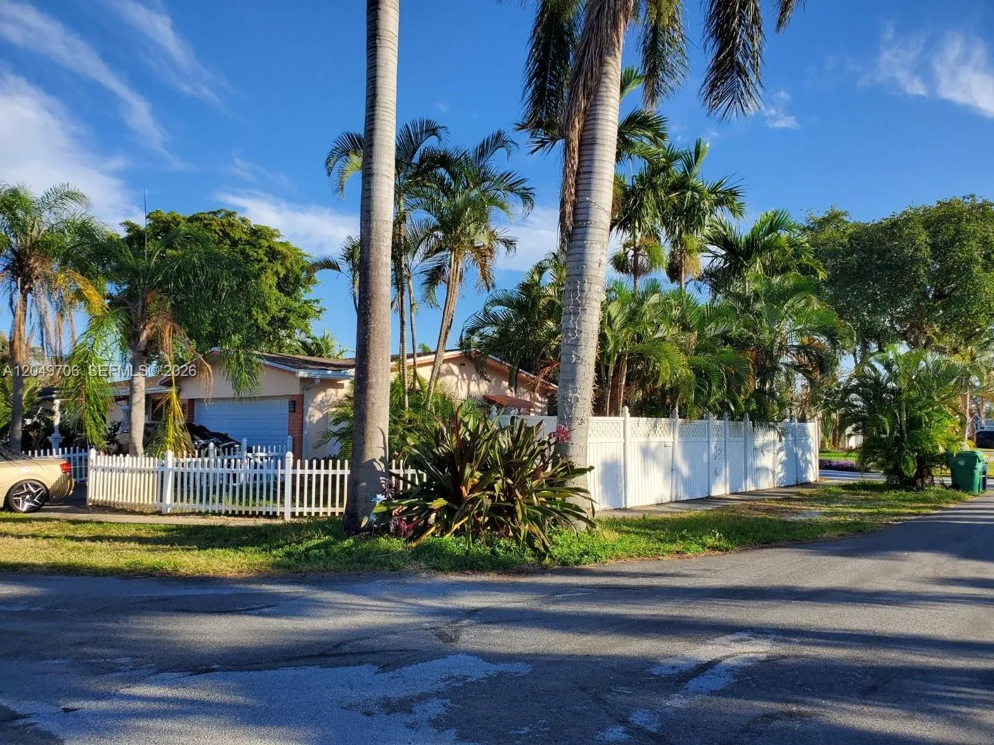 Foto de propiedad en 804 NW 8th Street, Dania Beach, FL 33004 Dania Beach con MLS# 