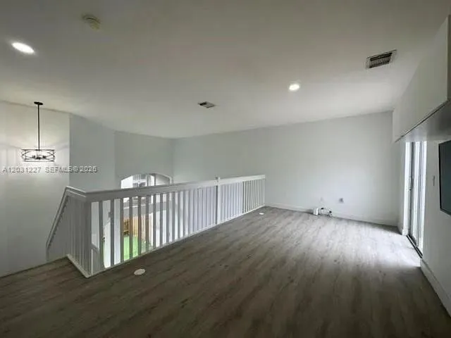 Foto de propiedad en 8042 NW 114th Place, Doral, FL 33178 Doral con MLS# 