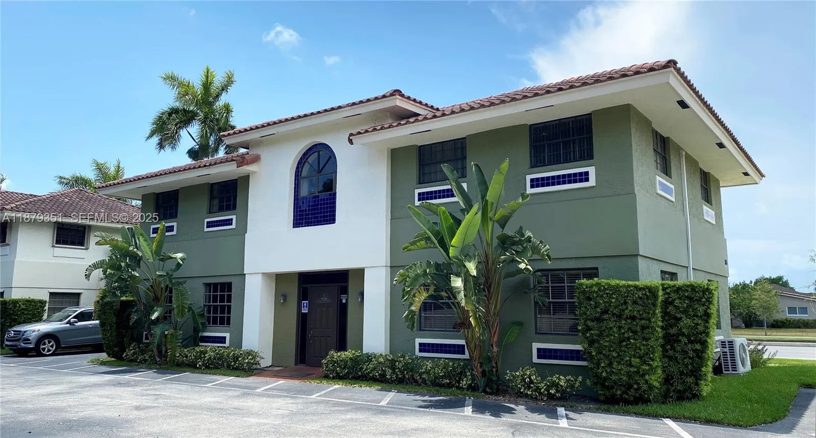 Foto de propiedad en 805 E Hillsboro Boulevard 102, Deerfield Beach, FL 33441 Deerfield Beach con MLS# 