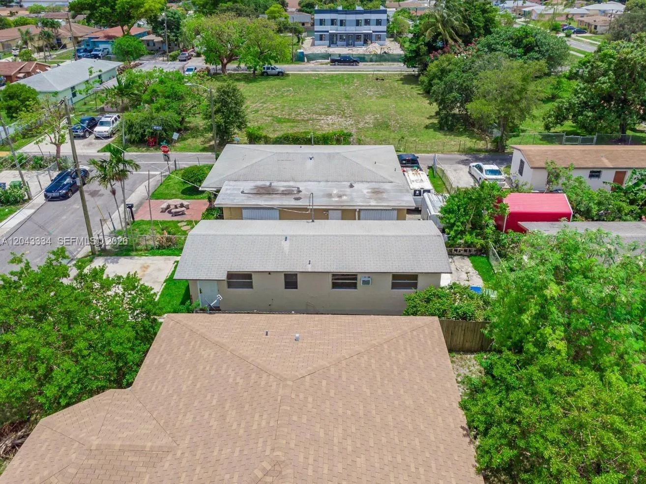 Foto de propiedad en 805 NW 3rd Terrace, Hallandale Beach, FL 33009 Hallandale Beach con MLS# 