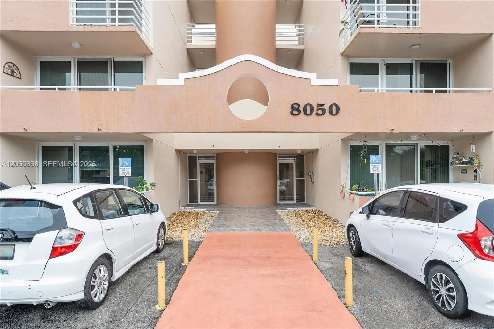 Foto de propiedad en 8050 NW 8th Street 1110, Miami, FL 33126 Miami con MLS# 