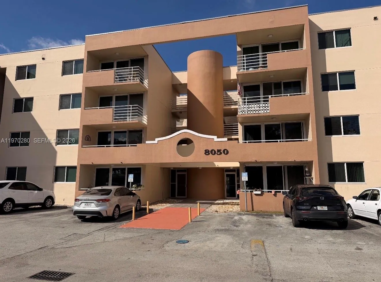 Foto de propiedad en 8050 NW 8th Street 1307, Miami, FL 33126 Miami con MLS# 