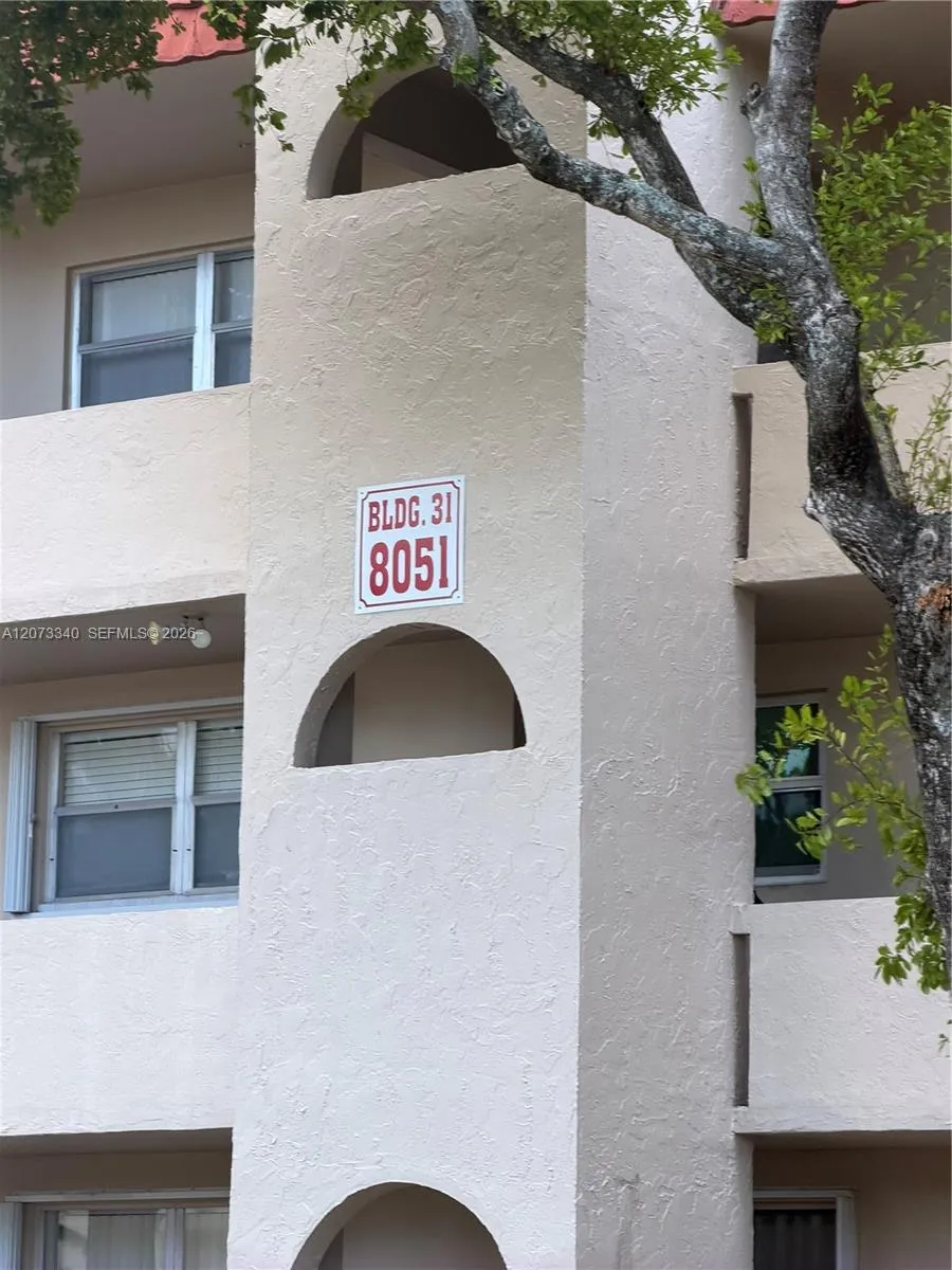 Foto de propiedad en 8051 N Sunrise Lakes Drive 107, Sunrise, FL 33322 Sunrise con MLS# 