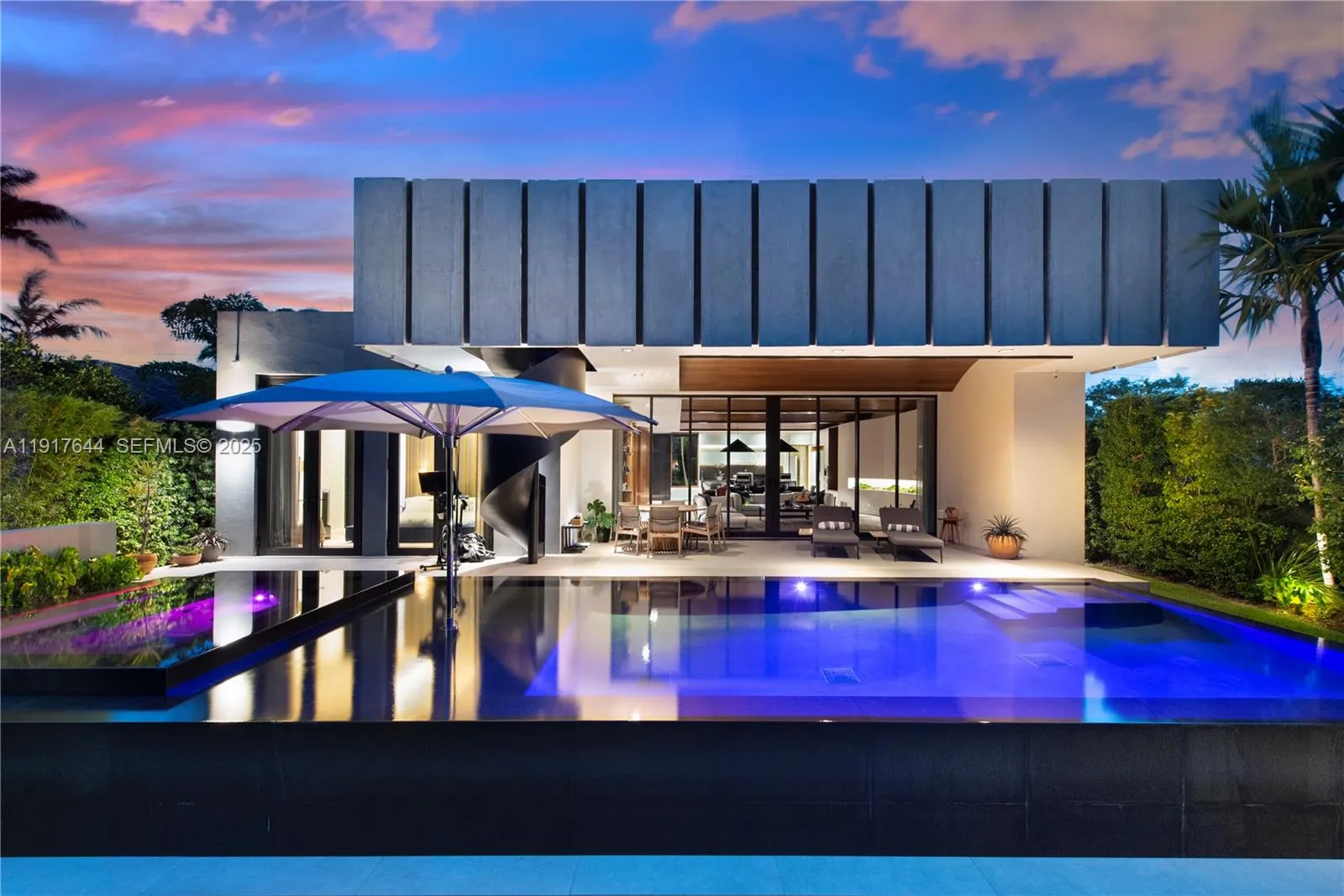 Foto de propiedad en 8055 Noremac Avenue, Miami Beach, FL 33141 Miami Beach con MLS# 