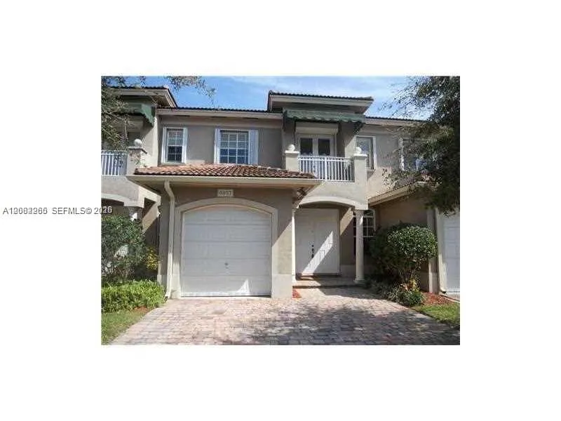 Foto de propiedad en 8057 SW 118th Court 8057, Miami, FL 33183 Miami con MLS# 
