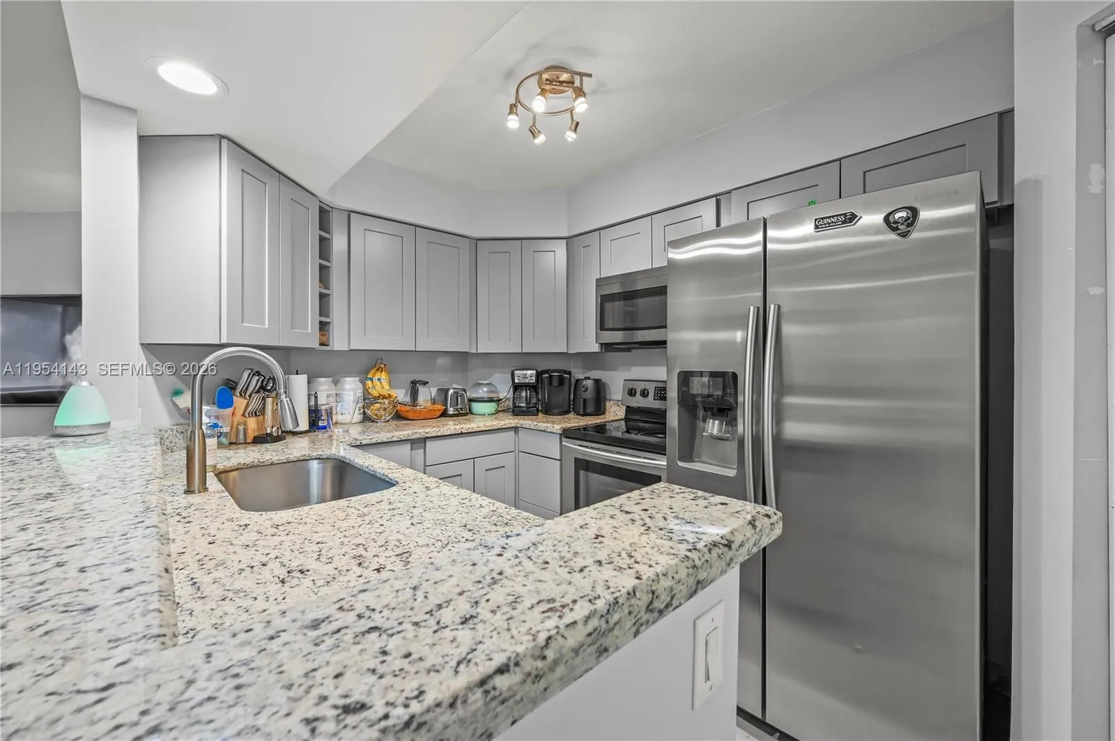 Foto de propiedad en 8058 NW 15th Manor 8058, Plantation, FL 33322 Plantation con MLS# 