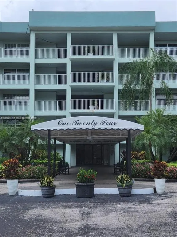 Foto de propiedad en 806 Cypress Grove Lane 403, Pompano Beach, FL 33069 Pompano Beach con MLS#