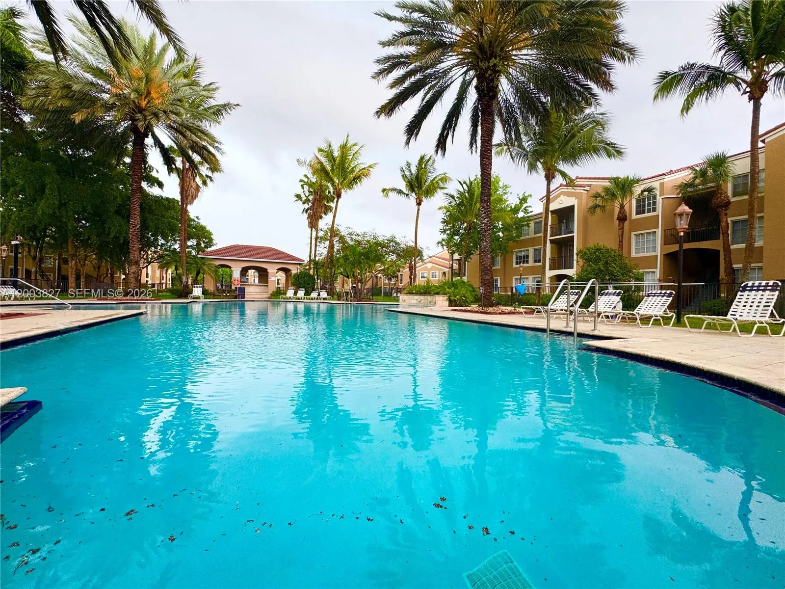 Foto de propiedad en 8060 N Nob Hill Road 203, Tamarac, FL 33321 Tamarac con MLS# 