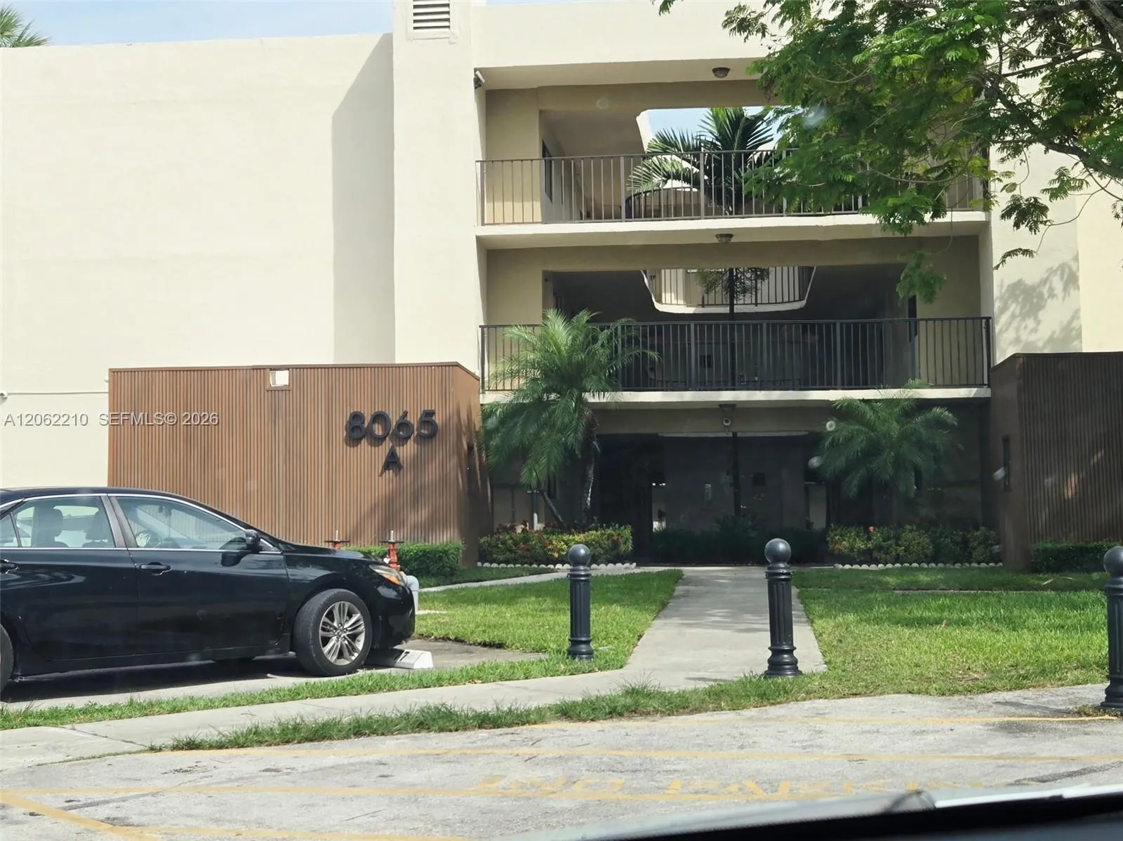 Foto de propiedad en 8065 SW 107th Avenue 301, Miami, FL 33173 Miami con MLS# 