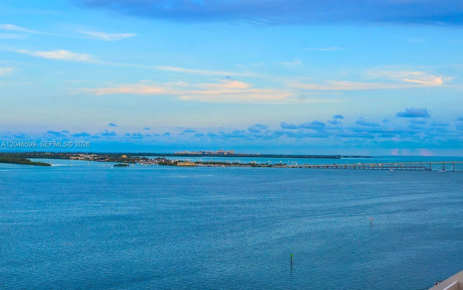 Foto de propiedad en 808 Brickell Key Drive 1808, Miami, FL 33131 Miami con MLS# 