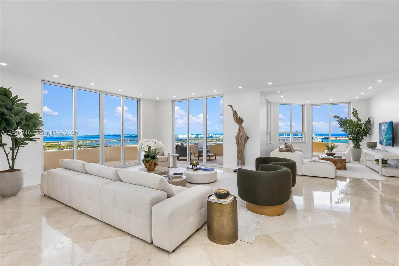 Foto de propiedad en 808 Brickell Key Drive 3901, Miami, FL 33131 Miami con MLS# 