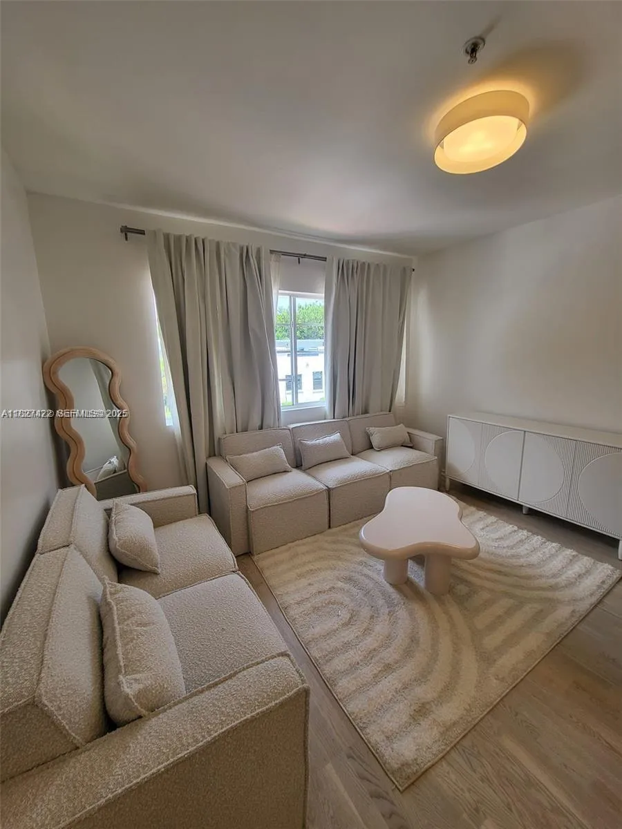 Foto de propiedad en 810 7th Street 206, Miami Beach, FL 33139 Miami Beach con MLS# 