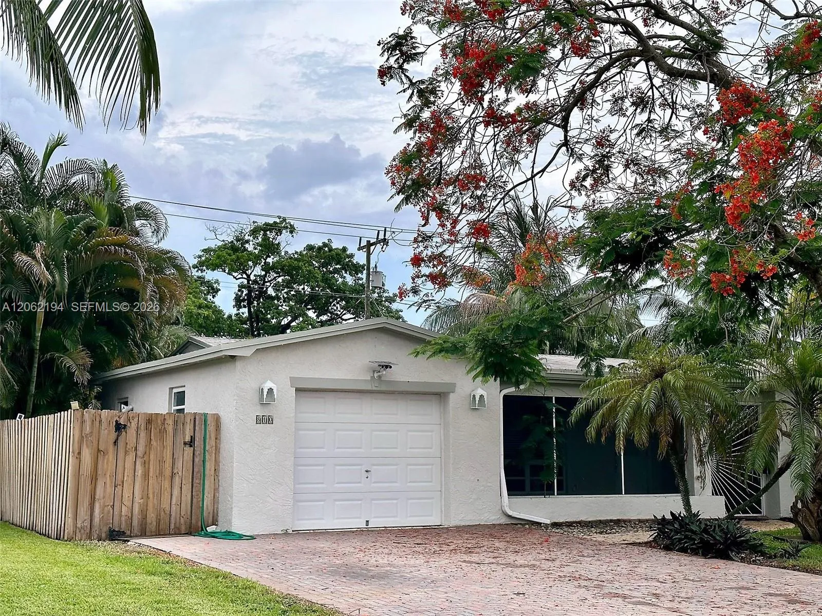Foto de propiedad en 810 NW 8th Avenue, Dania Beach, FL 33004 Dania Beach con MLS# 