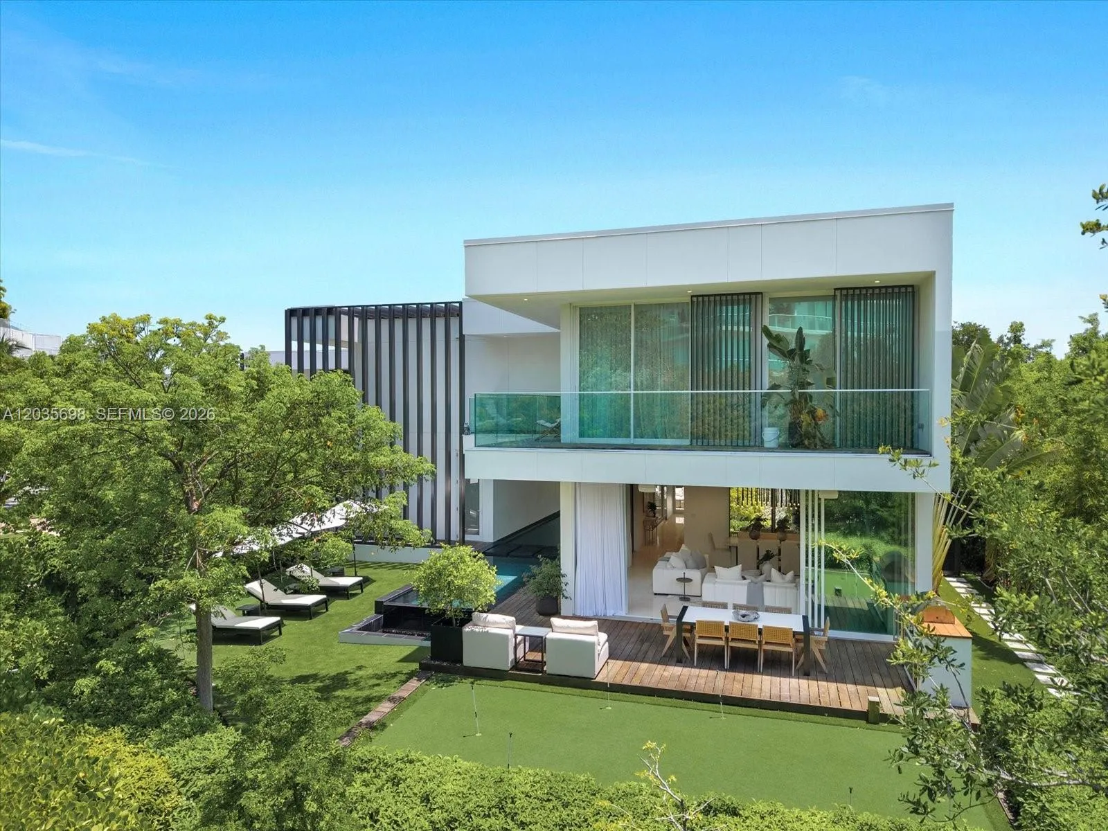 Foto de propiedad en 810 W 47 Court, Miami Beach, FL 33140 Miami Beach con MLS# 