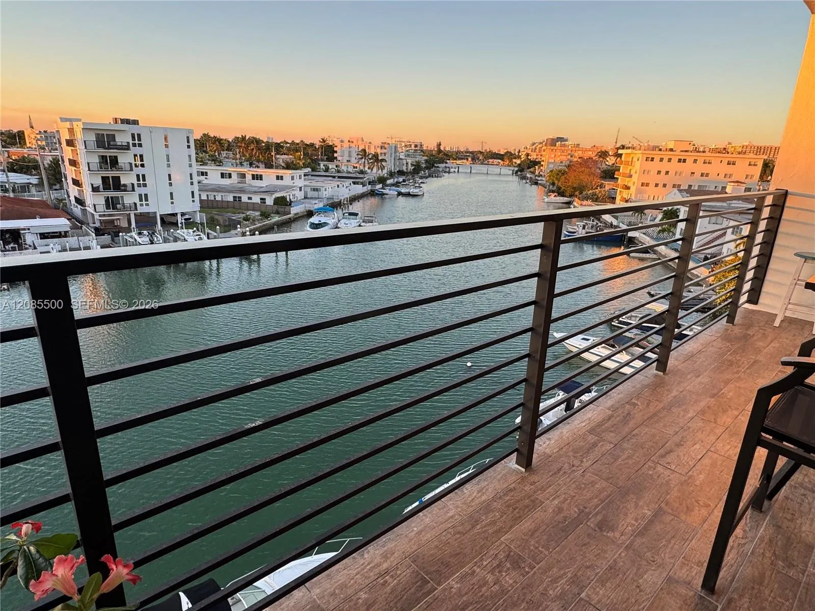 En Venta 8100 Byron Avenue 504, Miami Beach, FL 33141, Miami Beach, FL 33141