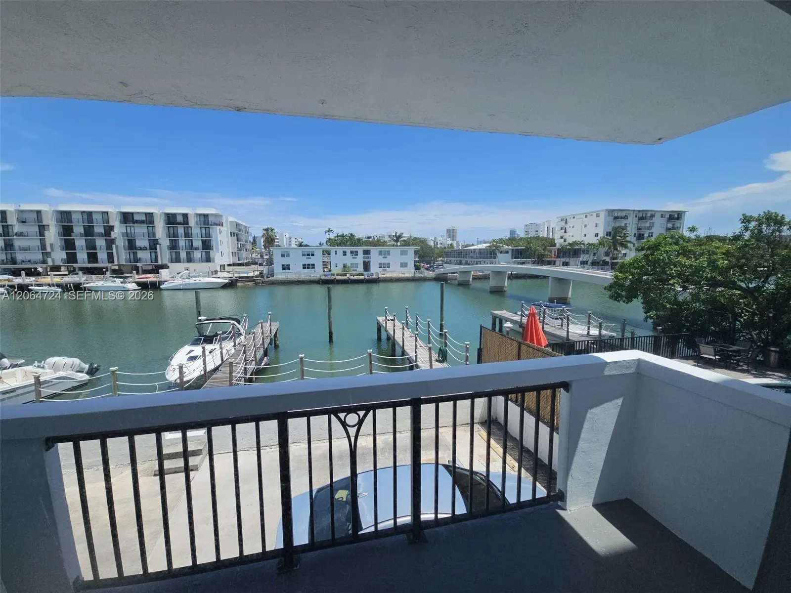 Foto de propiedad en 8101 Crespi Boulevard 403, Miami Beach, FL 33141 Miami Beach con MLS# 