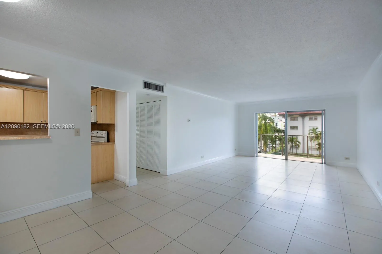 En Renta 8107 SW 72nd Avenue 302E, Miami, FL 33143, Miami, FL 33143