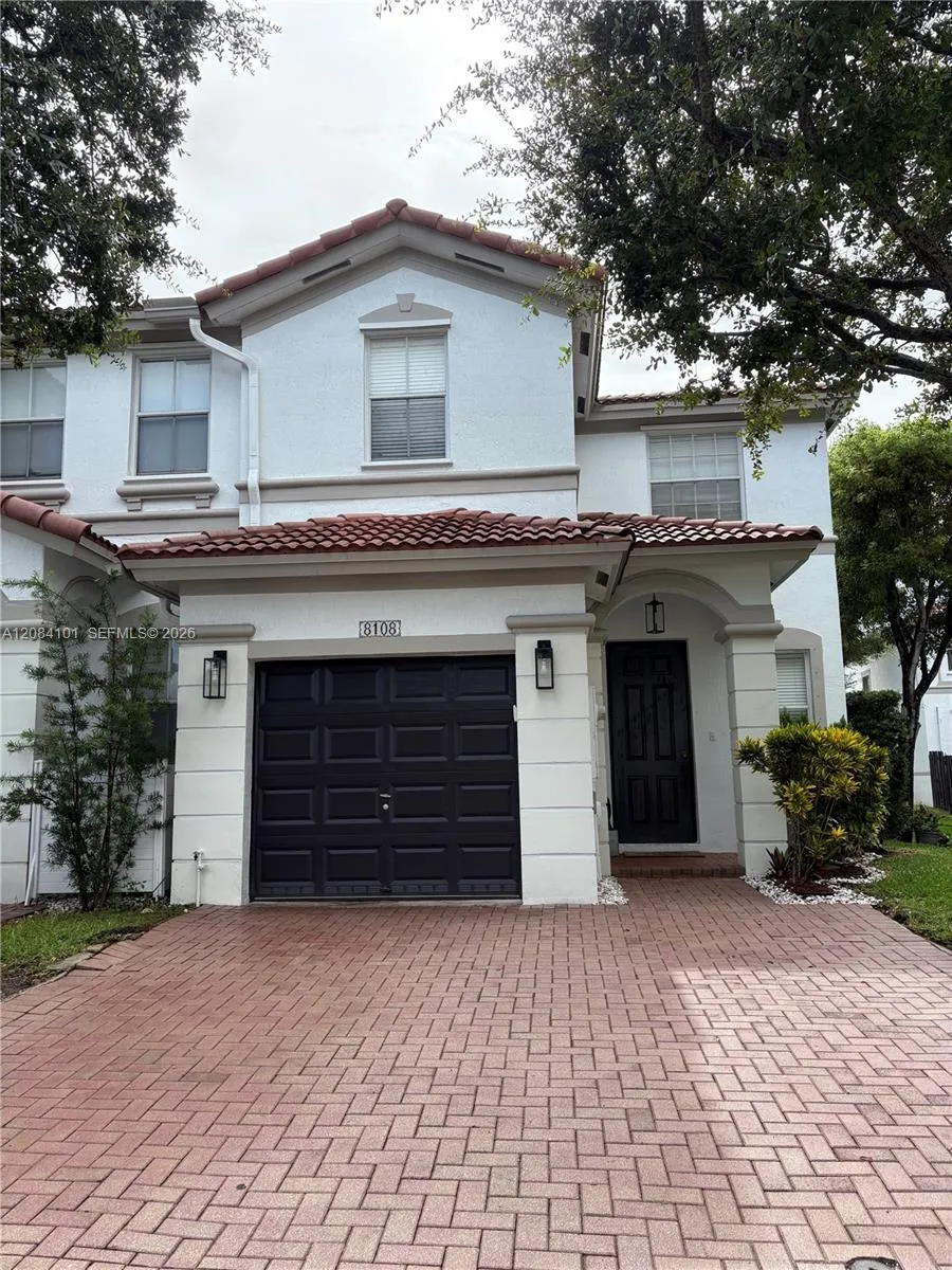 Foto de propiedad en 8108 NW 108th Court, Doral, FL 33178 Doral con MLS# 