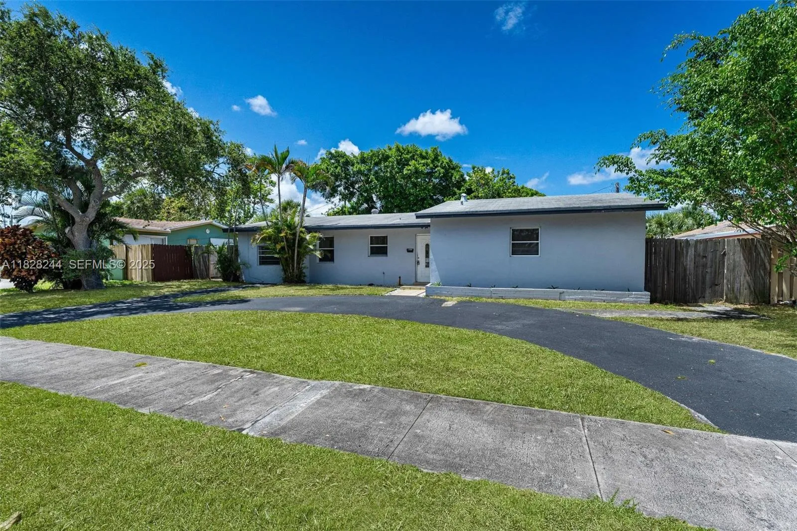 Vendido 811 Evergreen Drive, Lake Park, FL 33403, Lake Park, FL 33403