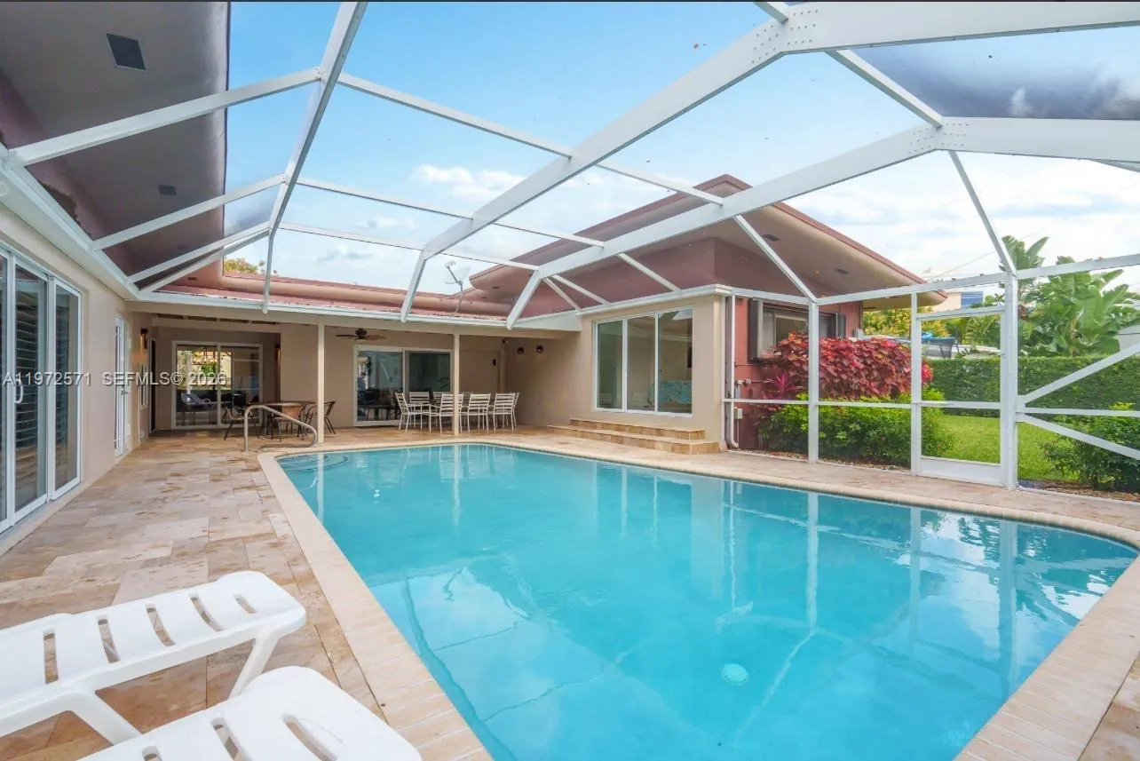 Foto de propiedad en 811 N Highland Drive, Hollywood, FL 33021 Hollywood con MLS# 