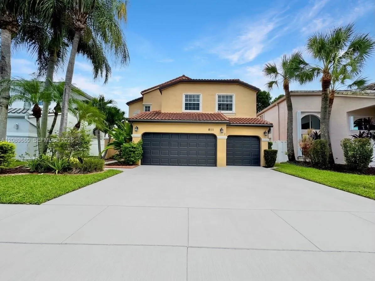 En Venta 811 NW 155th Terrace, Pembroke Pines, FL 33028, Pembroke Pines, FL 33028