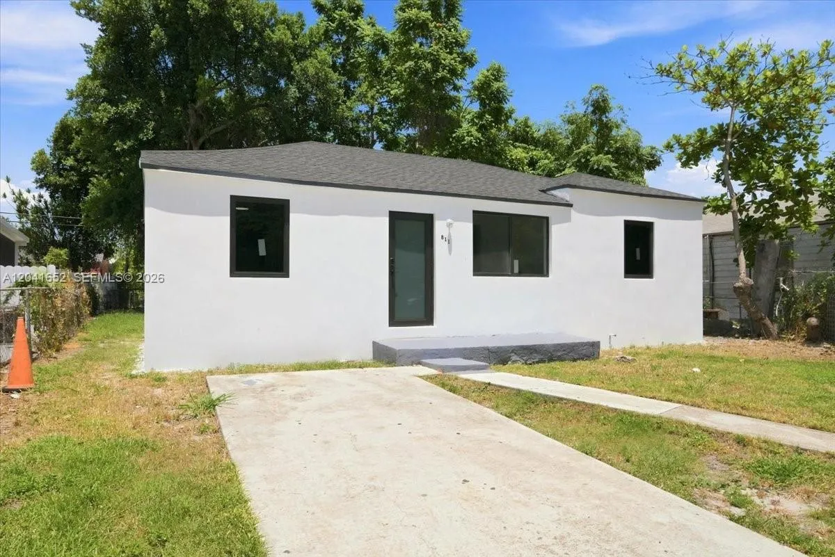 Foto de propiedad en 811 NW 65th Street, Miami, FL 33150 Miami con MLS# 