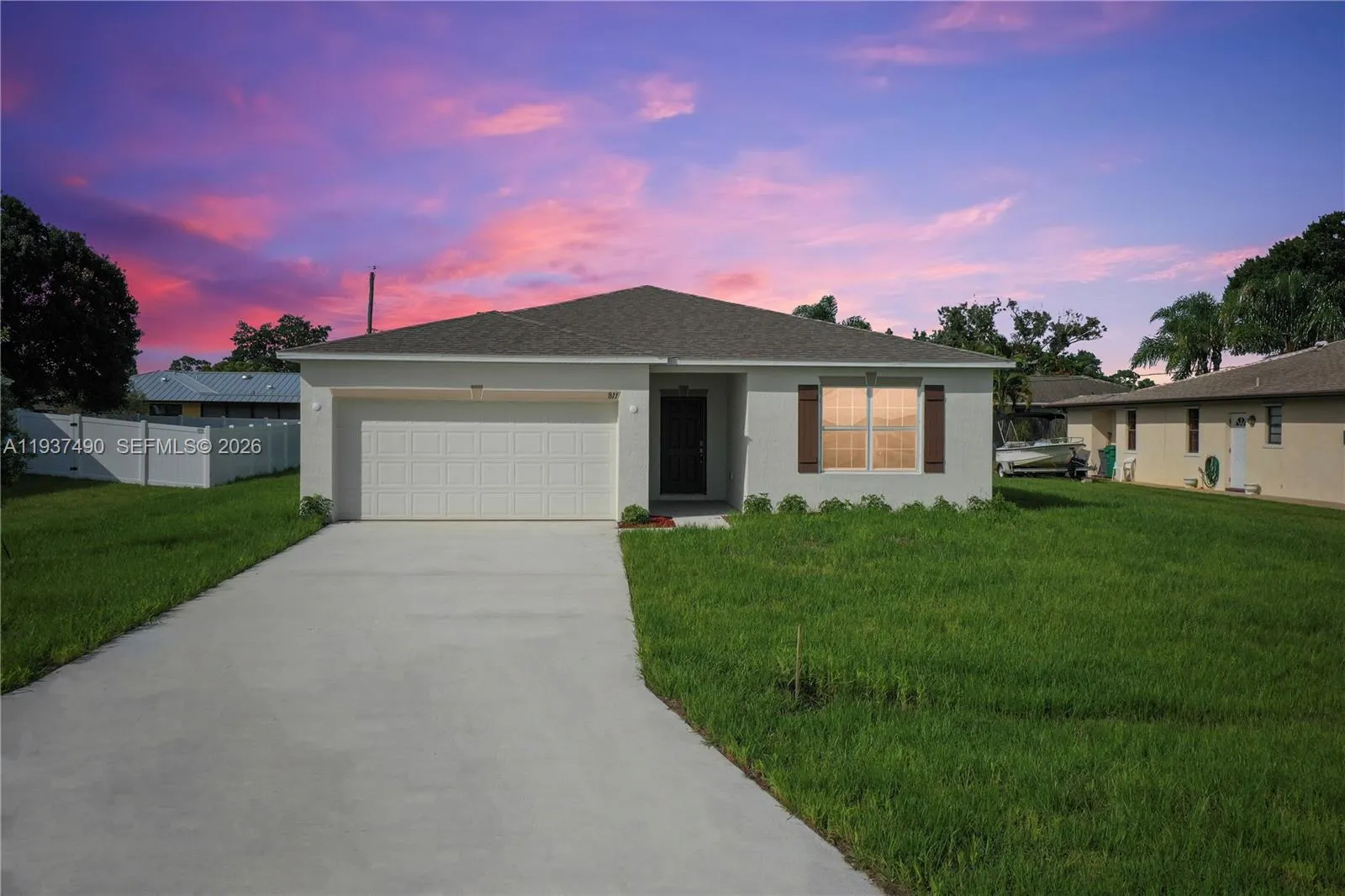 Foto de propiedad en 811 SE Seahouse Drive, Port St. Lucie, FL 34983 Port St. Lucie con MLS# 