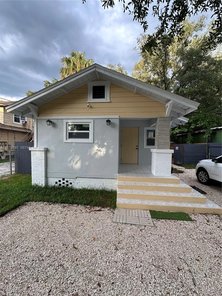 Foto de propiedad en 8111 N 10, Tampa, FL 33604 Tampa con MLS# 