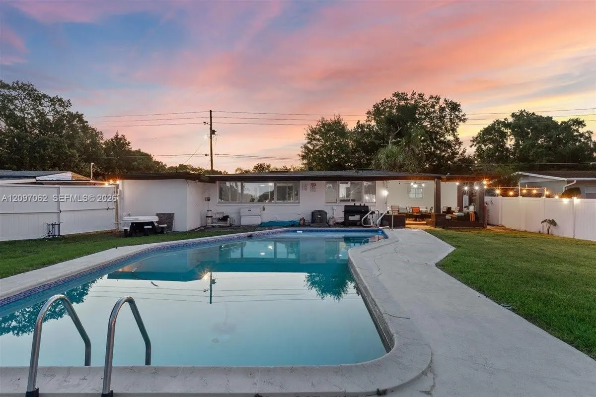 En Venta 8120 Gondola Drive, Orlando, FL 32809, Orlando, FL 32809