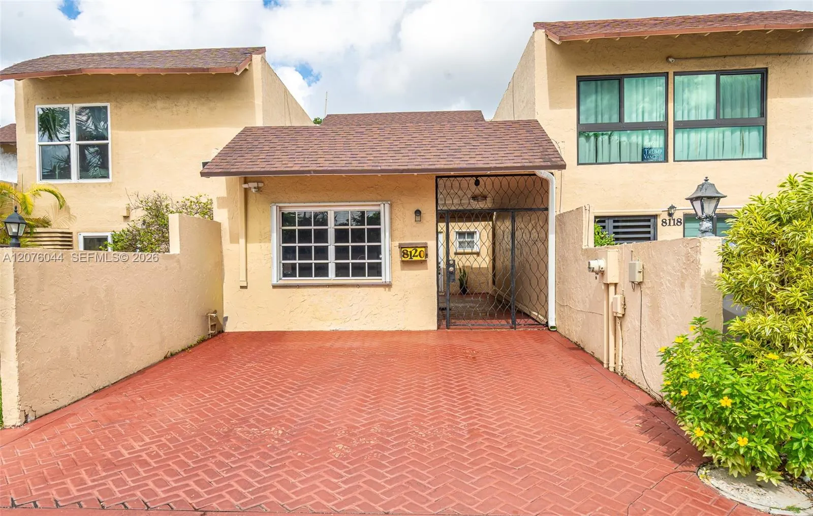 Foto de propiedad en 8120 SW 103rd Avenue 8120, Miami, FL 33173 Miami con MLS# 