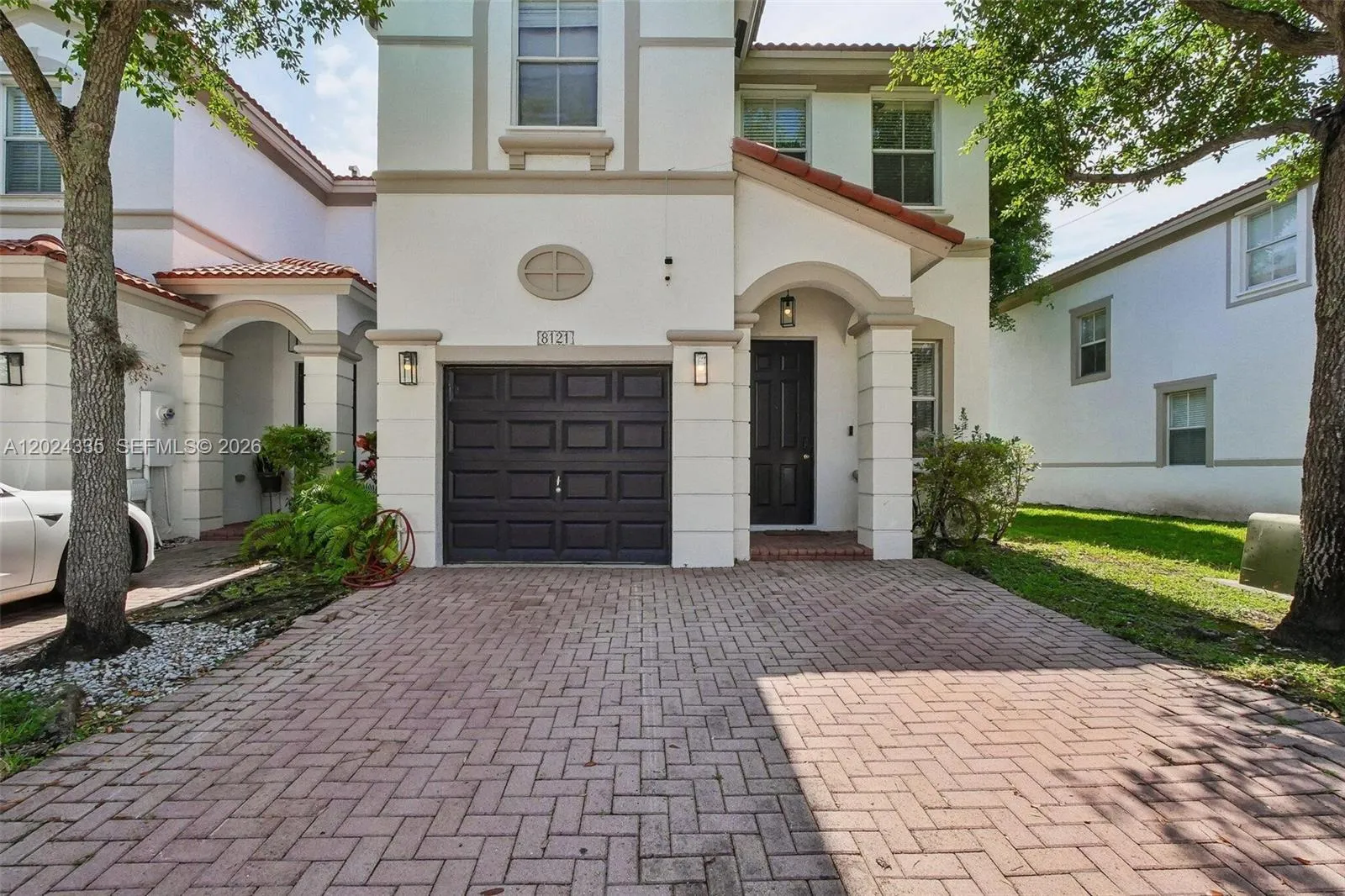 Foto de propiedad en 8121 NW 108th Place, Doral, FL 33178 Doral con MLS# 