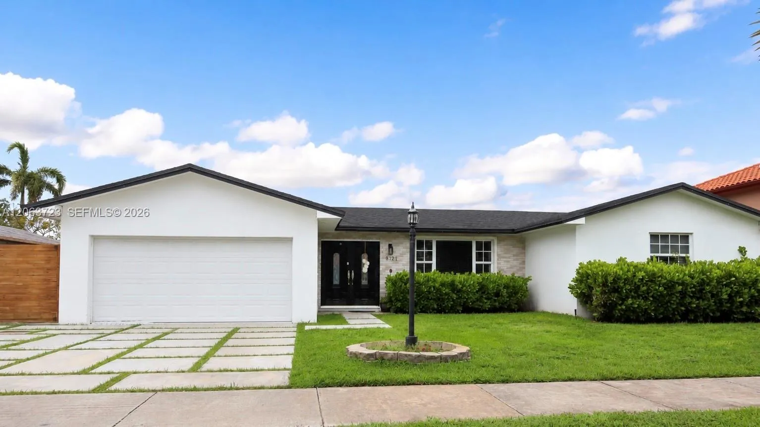 Foto de propiedad en 8121 SW 204th Street, Cutler Bay, FL 33189 Cutler Bay con MLS# 