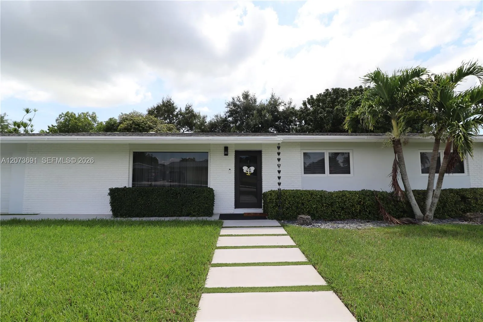 Foto de propiedad en 8123 SW 95th Court, Miami, FL 33173 Miami con MLS# 