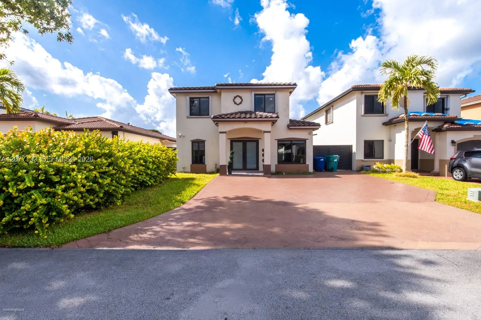 Foto de propiedad en 8126 NW 199th Terrace, Hialeah, FL 33015 Hialeah con MLS# 