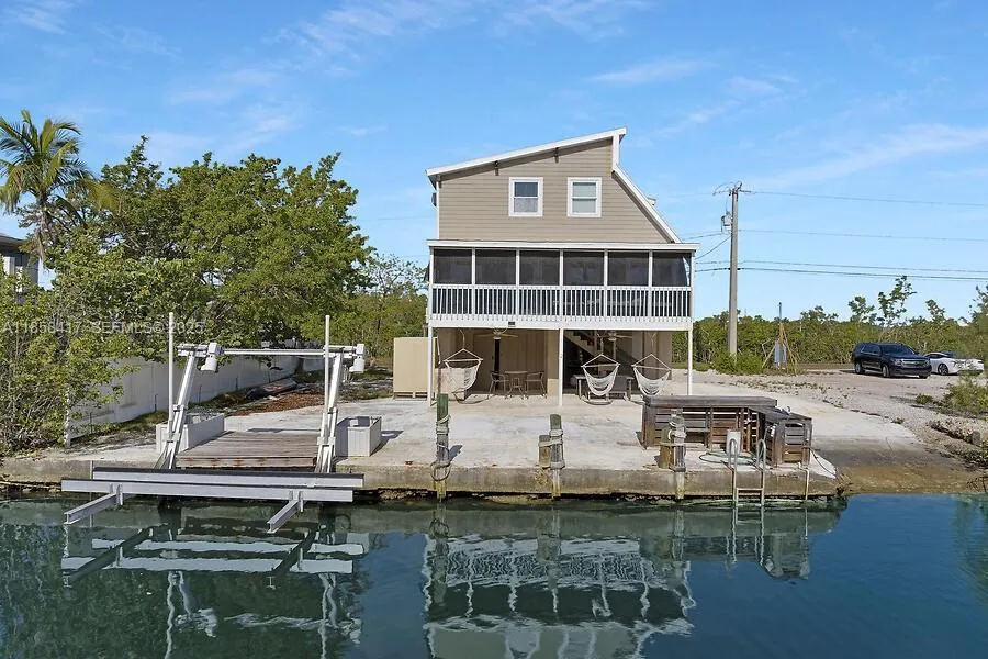 Foto de propiedad en 813 Hawksbill Lane, Sugarloaf Key, FL 33042 Sugarloaf Key con MLS# 