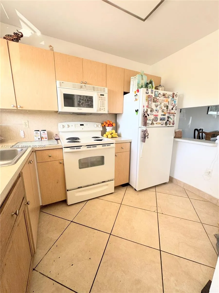 Foto de propiedad en 8130 Sunrise Lakes Boulevard 202, Sunrise, FL 33322 Sunrise con MLS# 
