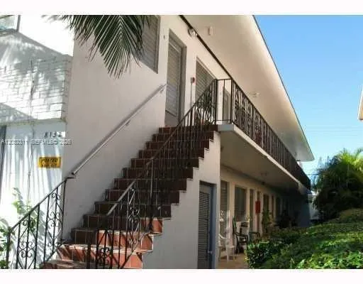 Foto de propiedad en 8132 Harding Avenue 9, Miami Beach, FL 33141 Miami Beach con MLS# 