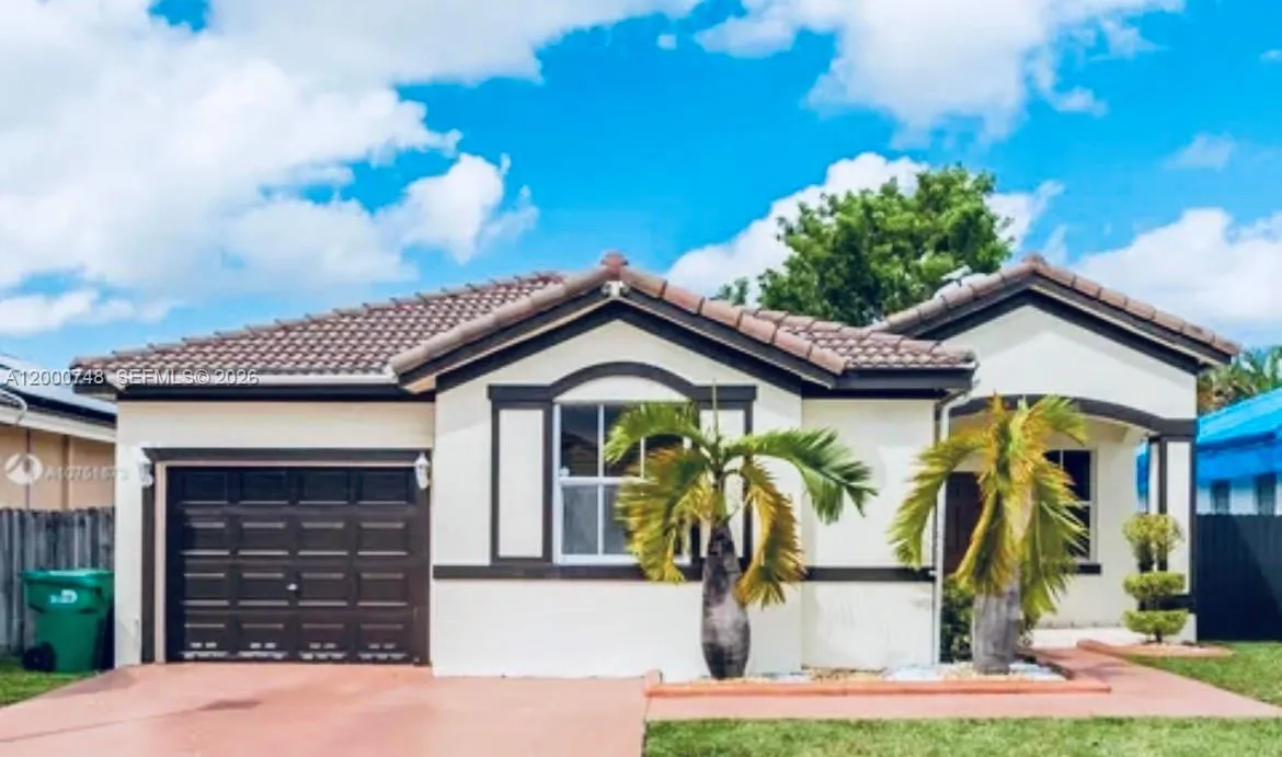 Foto de propiedad en 8135 NW 198th Terrace, Hialeah, FL 33015 Hialeah con MLS# 