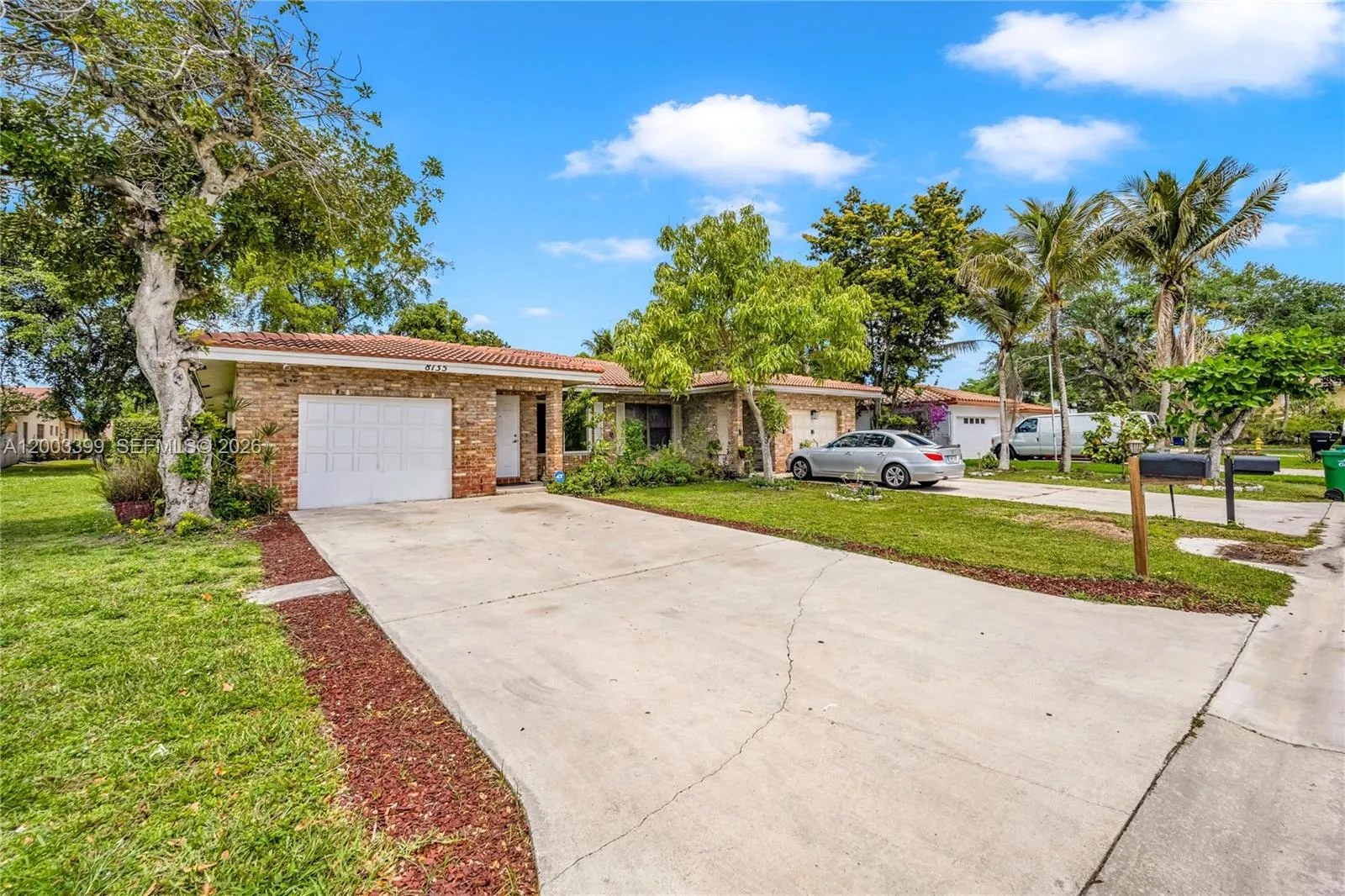 Foto de propiedad en 8135 NW 39th Street, Coral Springs, FL 33065 Coral Springs con MLS# 