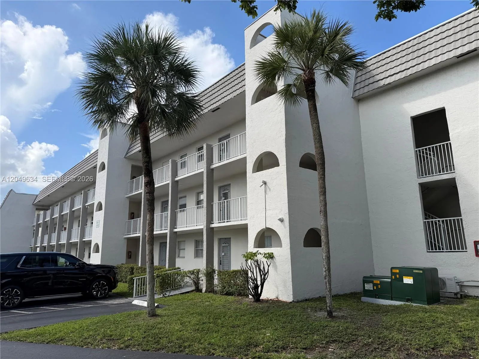 Foto de propiedad en 8135 Sunrise Lakes Boulevard 210, Sunrise, FL 33322 Sunrise con MLS# 