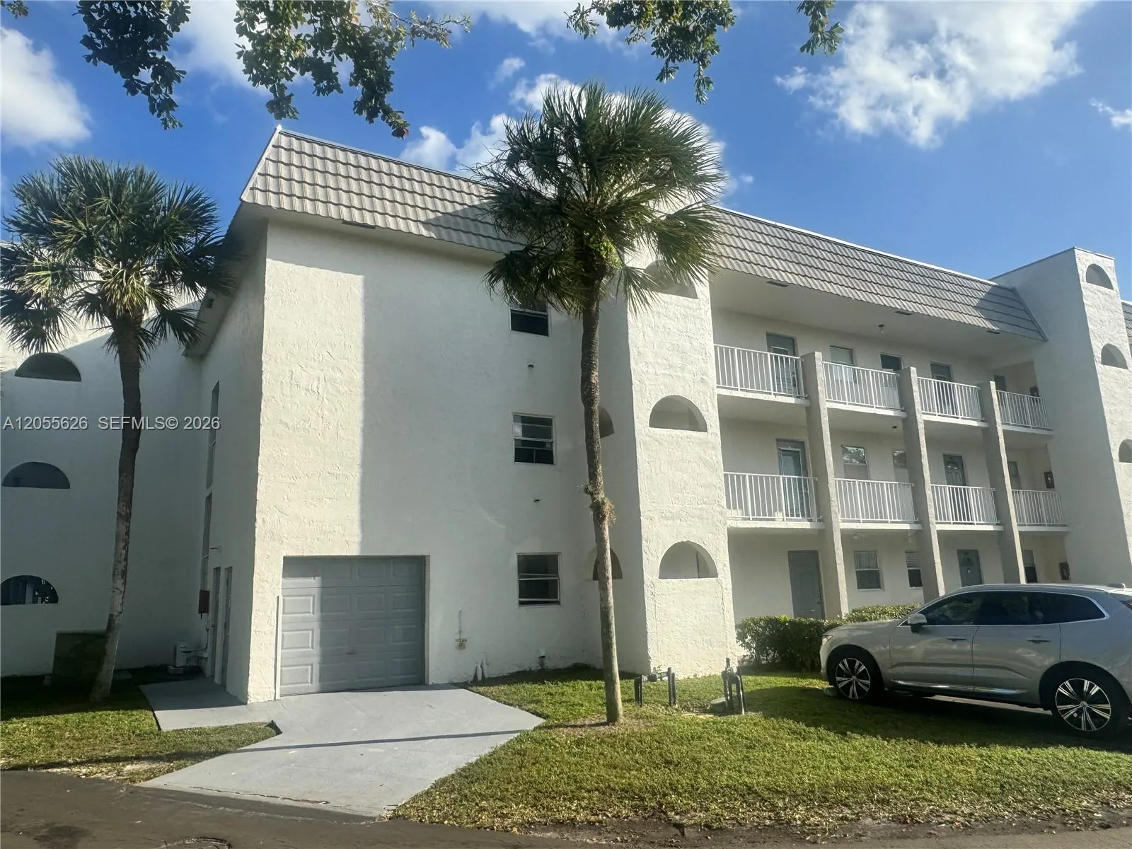 Foto de propiedad en 8135 Sunrise Lakes Boulevard 309, Sunrise, FL 33322 Sunrise con MLS# 