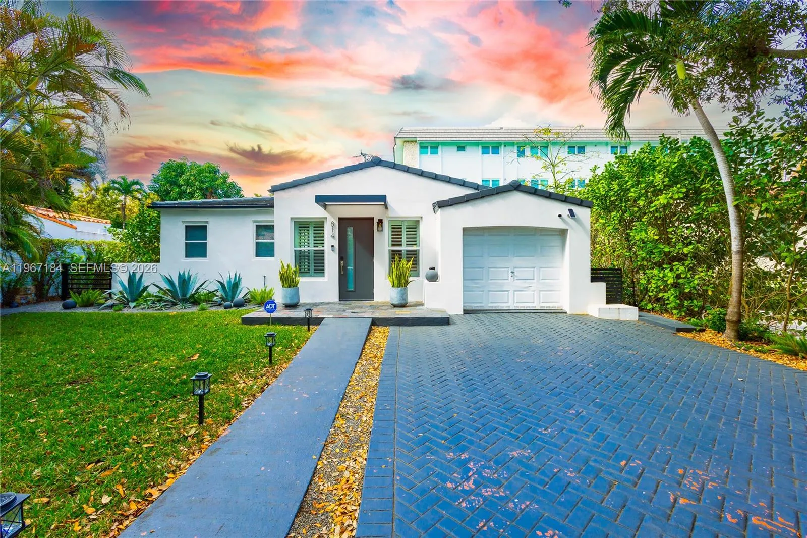 Foto de propiedad en 814 Monterey Street, Coral Gables, FL 33134 Coral Gables con MLS# 